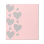 ピンク色の背景にグレーのハート ノートパッド (正面)
