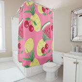 ピンク色の背景にジューシーな果実。 シャワーカーテン (インサイチュ)