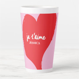 ピンク色の背景にje'aime-文字を持つ赤いハート カフェラテマグ