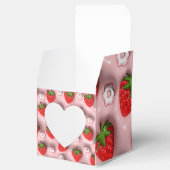 ピンク色の背景のイチゴ フェイバーボックス (オープン)