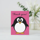 ピンク色の背景を持つ可愛いマンガペンギン ポストカード (スタンド正面)