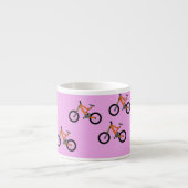 ピンク色の自転車パターン エスプレッソカップ (正面)