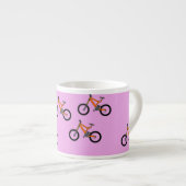 ピンク色の自転車パターン エスプレッソカップ (正面右)