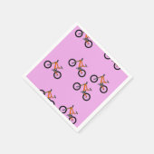 ピンク色の自転車パターン スタンダードカクテルナプキン (角)