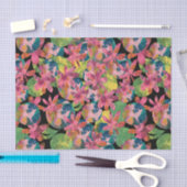 ピンク色の花が黒い背景にコラージュ 薄葉紙 (クラフト)