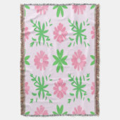 ピンク色の花と緑の離れ花の継ぎ目のないパターン スローブランケット (正面縦)