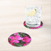 ピンク色の花のクラベリン ラウンドペーパーコースター (インサイチュ)