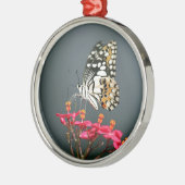 ピンク色の花の白い黒と黄色の蝶 メタルオーナメント (左)