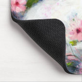 ピンク色の花を咲かせた白いペルシャの猫ネコの瞳 マウスパッド (コーナー)