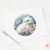 ピンク色の花を咲かせた白いペルシャの猫ネコの瞳 ラウンドシール (封筒)