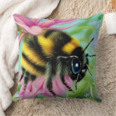 ピンク色の花を咲かせる美しいハチ クッション (ブランケット)