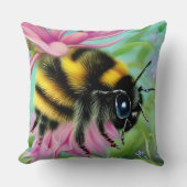 ピンク色の花を咲かせる美しいハチ クッション (正面)