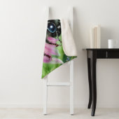 ピンク色の花を咲かせる美しいハチ シェルパブランケット (インサイチュ)