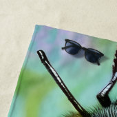 ピンク色の花を咲かせる美しいハチ ビーチタオル (インサイチュ)