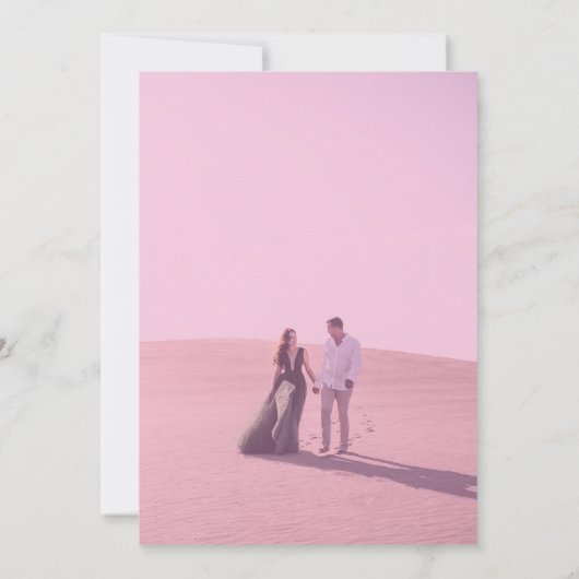 ピンク色の花を持つダイヤモンドモノグラム結婚 招待状 (裏面)