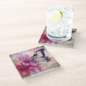 ピンク色の花を持つ夢のような蝶 ガラスコースター (アングル)