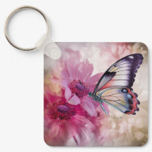 ピンク色の花を持つ夢のような蝶