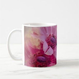 ピンク色の花を持つ夢のような蝶 コーヒーマグカップ