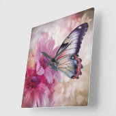 ピンク色の花を持つ夢のような蝶 スクエア壁時計 (傾斜)