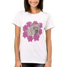 ピンク色の花を持つ甘いコルソ犬