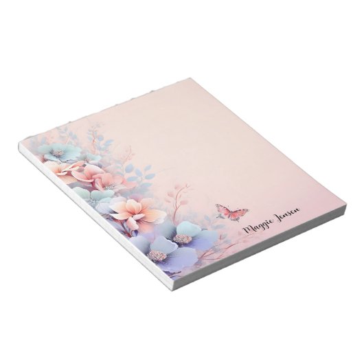 ピンク色の花を背景に飾る ノートパッド (アングル)