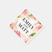 ピンク色の花結婚のモノグラム スタンダードカクテルナプキン (角)