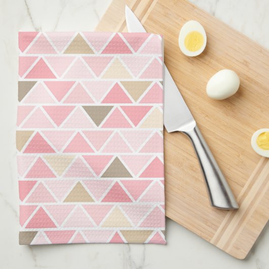 ピンク色の茶色の白い三角形のパターンの色合い キッチンタオル (四つ折り)
