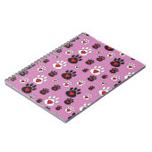 ピンク色の赤いハートを付けたポープリント ノートブック (左側)