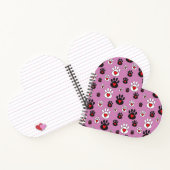 ピンク色の赤いハートを付けたポープリント ノートブック (内部)