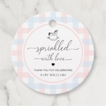 ピンク色の青いギンガムの馬に愛を振りかける