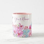 ピンク色の青いフローラの枝(鳥付) ツートーンマグカップ (中央)
