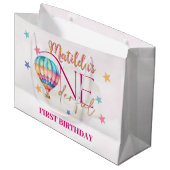 ピンク色の風船に大抱き枕 ラージペーパーバッグ (正面アングル)