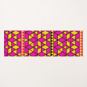 ピンク色の黄色い三角形 ヨガマット (正面(横))