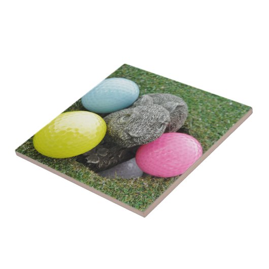 ピンク色の黄色い卵を持つバニー タイル (側面)