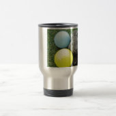 ピンク色の黄色い卵を持つバニー トラベルマグ (中央)