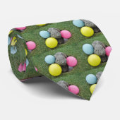 ピンク色の黄色い卵を持つバニー ネクタイ (ロール)