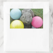 ピンク色の黄色い卵を持つバニー 長方形シール (バッグ)