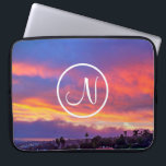 ピンク色の黄色い夕日の写真カスタムモノグラはっきりしたム ラップトップスリーブ<br><div class="desc">青、ピンク、オレンジ、黄色の劇的に点灯した夕日で構成されるこの写真ネオプレンラップトップスリーブを使用する素晴らしと、あなたの選択のモノグラムの手紙を入力し、"自分の魔法を作る"と黄色。この来ラップトップスリーブは15インチ、13インチ、10インチの3つのサイズ。特別な素晴らし人に贈り物を！あなたは簡単に任意のイニシャルと一緒にこのネオプレンラップトップスリーブをパーソナライズすることができ、私はまた、任意の製品にカスタマイズを提供する。質問や要望があれば私に連絡して下さい。</div>