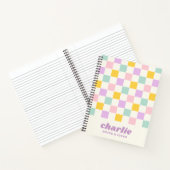 ピンク色の黄色い紫の青いチェッカーボード ノートブック (内部)