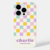 ピンク色の黄色い紫の青いチェッカーボード Case-Mate iPhoneケース (裏面)