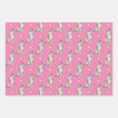 ピンク色の黄色い蝶に達する猫 ラッピングペーパーシート (正面3)