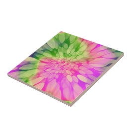 ピンク色の黄色と緑のタイダイ タイル