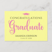 ピンク色の黄色の卒業生の英知の言葉 エンクロージャーカード (正面)