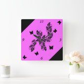 ピンク色の黒い蝶 スクエア壁時計 (ホーム)