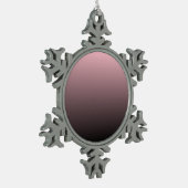 ピンク色の黒グラデーション背景 スノーフレークピューターオーナメント (左)