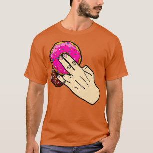 ピンク色の2とスタインドーナツの1つ Tシャツ