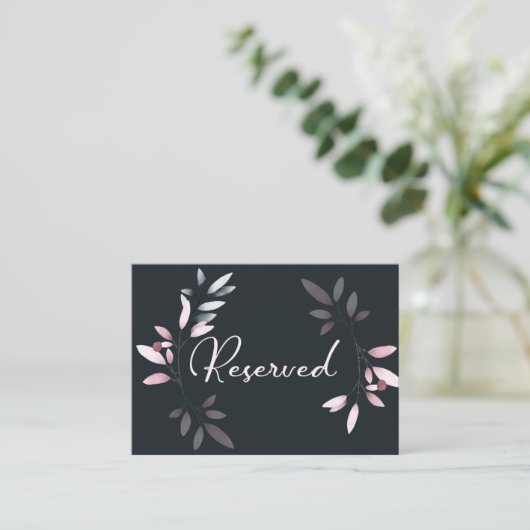 ピンク色エレガントのネイビー色フローラ プレイスカード (スタンド正面)