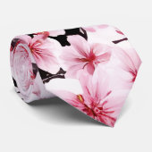 ピンク色彩の鮮やかとブラックのさくらんぼの花模様 ネクタイ (ロール)