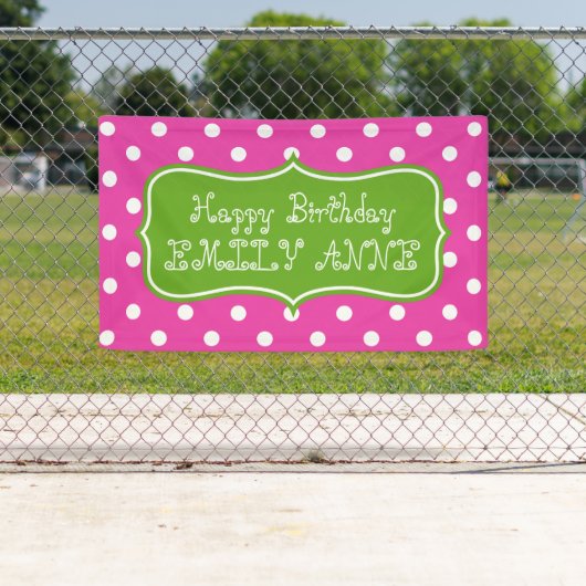 ピンク花型女性歌手およびパーソナライズなAppleの緑の水玉模様 横断幕 (インサイチュ)