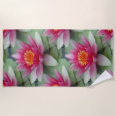 ピンク蓮の水百合 ビーチタオル (正面)